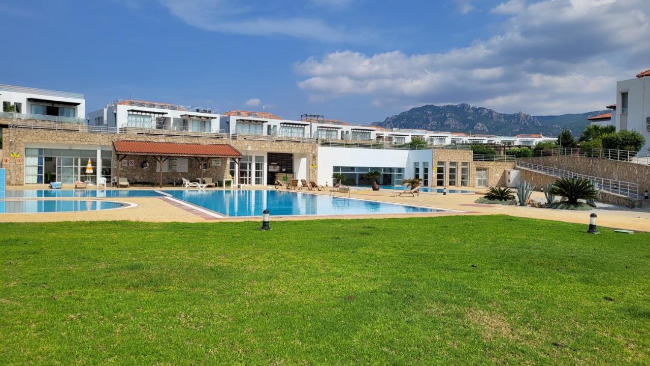 Sea And Mountain View Beachfront Penthouse Yali Eksteriør bilde